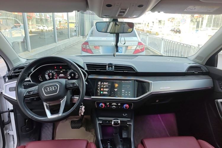 Used Audi Q3 2022 35 TFSI Progressive Dynamic Edition Center Console