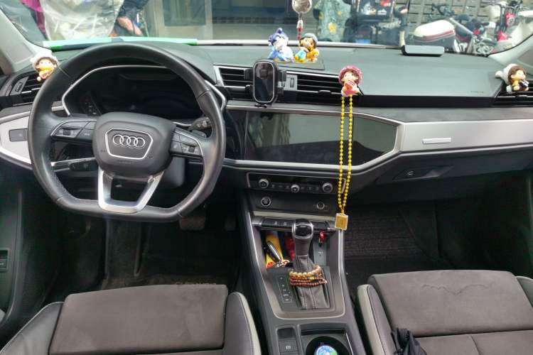 Used Audi Q3 2022 35 TFSI Fashion Dynamic Model Center Console