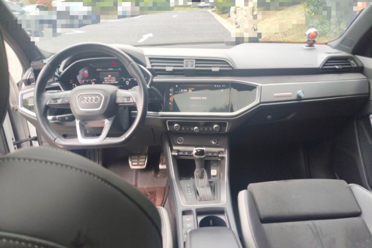 Used Audi Q3 2022 45 TFSI quattro Fashion Dynamic Model Center Console