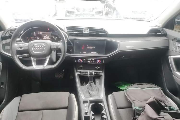 Used Audi Q3 2022 35 TFSI Fashion Dynamic Model Center Console