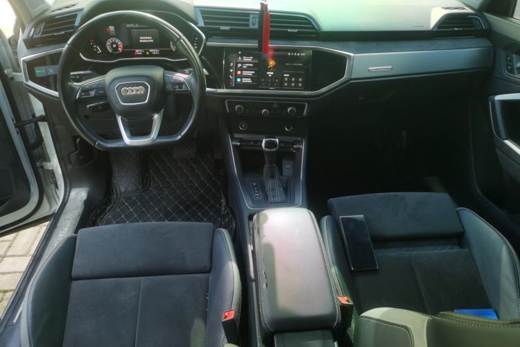 Used Audi Q3 2022 35 TFSI Fashion Dynamic Model Center Console