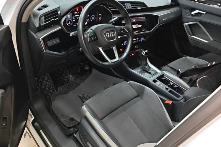 Used Audi Q3 2022 35 TFSI Progressive Dynamic Edition Center Console