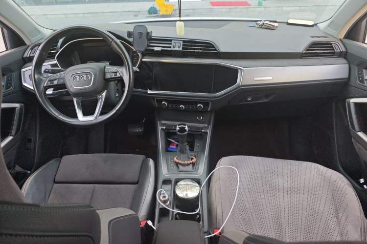 Used Audi Q3 2022 35 TFSI Progressive Dynamic Edition Center Console