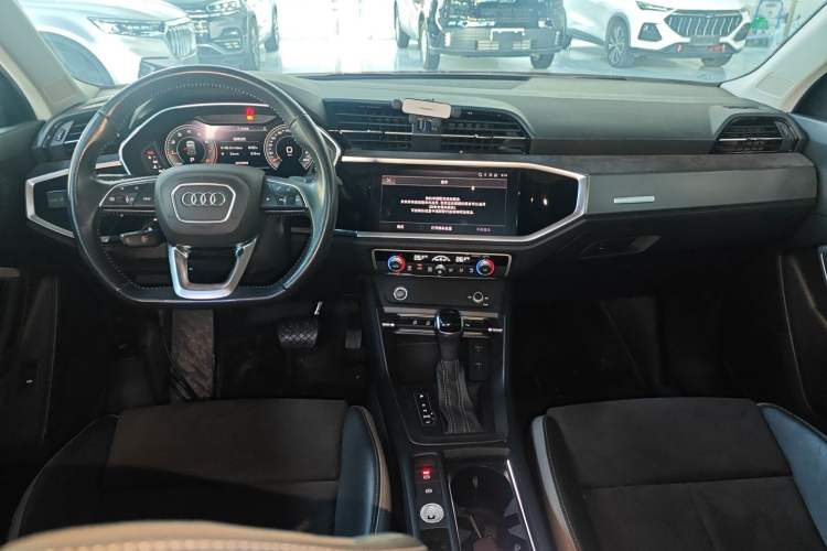 Used Audi Q3 2022 35 TFSI Fashion Dynamic Model Center Console