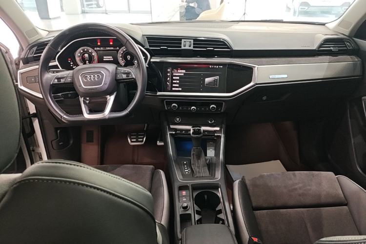 Used Audi Q3 2022 40 TFSI Fashion Dynamic Model Center Console