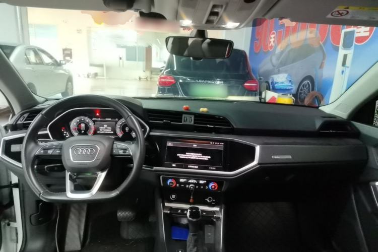 Used Audi Q3 2022 35 TFSI Fashion Dynamic Model Center Console