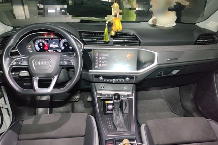Used Audi Q3 2022 35 TFSI Fashion Dynamic Model Center Console