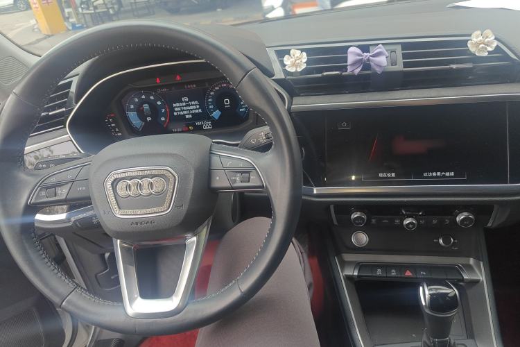 Used Audi Q3 2022 35 TFSI Progressive Dynamic Edition Center Console