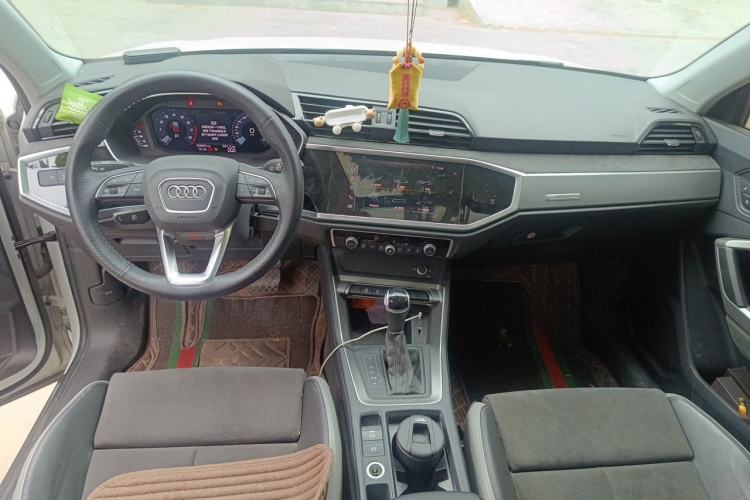 Used Audi Q3 2022 35 TFSI Progressive Dynamic Edition Center Console