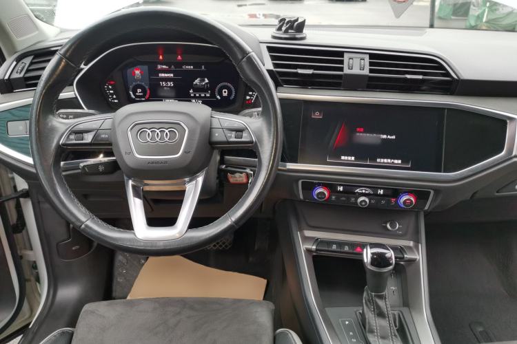 Used Audi Q3 2022 35 TFSI Progressive Dynamic Edition Center Console