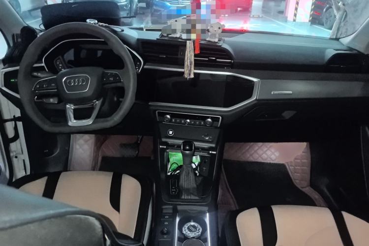 Used Audi Q3 2022 35 TFSI Fashion Dynamic Model Center Console