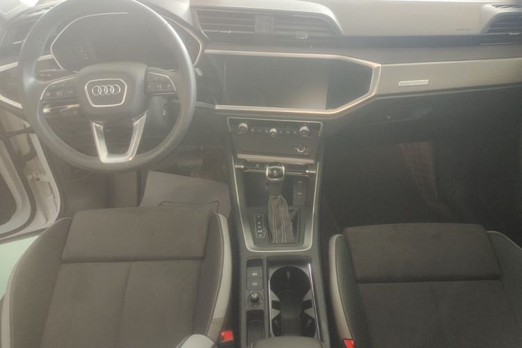 Used Audi Q3 2022 35 TFSI Progressive Dynamic Edition Center Console