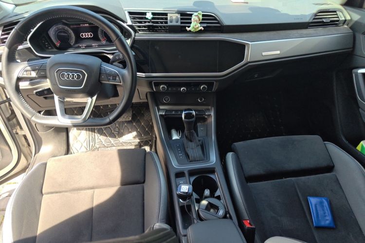 Used Audi Q3 2022 35 TFSI Fashion Dynamic Model Center Console