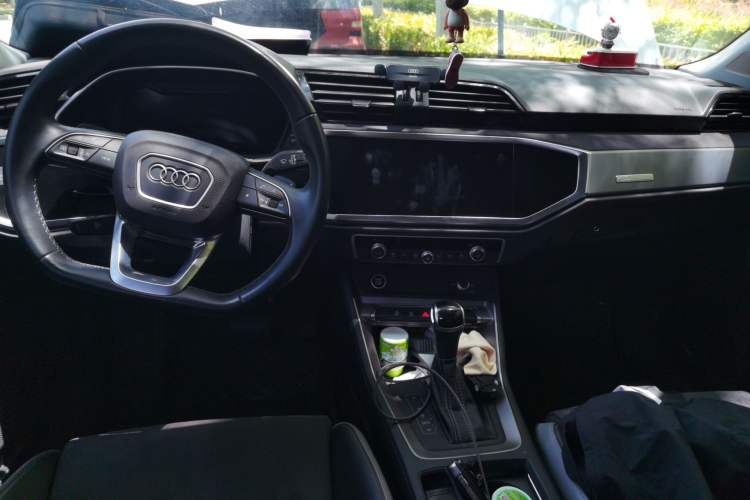Used Audi Q3 2022 35 TFSI Fashion Dynamic Model Center Console