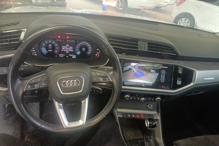 Used Audi Q3 2022 35 TFSI Progressive Dynamic Edition Center Console