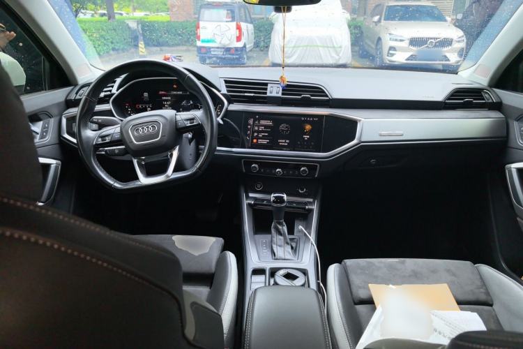 Used Audi Q3 2022 35 TFSI Fashion Dynamic Model Center Console