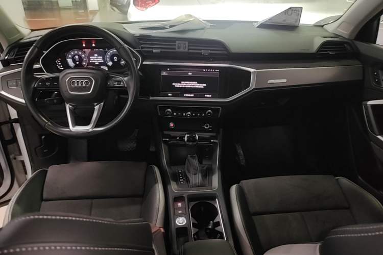 Used Audi Q3 2022 35 TFSI Progressive Dynamic Edition Center Console