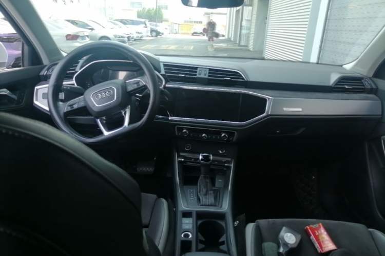 Used Audi Q3 2022 35 TFSI Fashion Dynamic Model Center Console