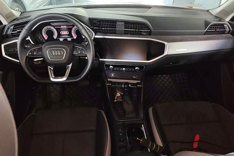 Used Audi Q3 2022 35 TFSI Fashion Dynamic Model Center Console
