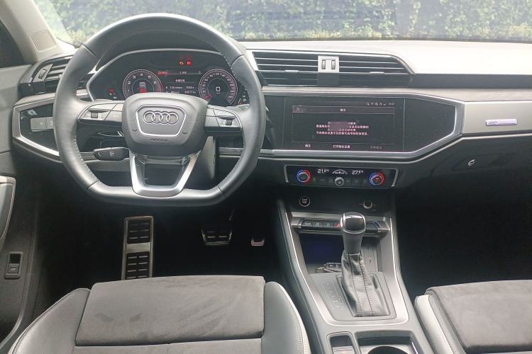 Used Audi Q3 2022 40 TFSI Fashion Dynamic Model Center Console