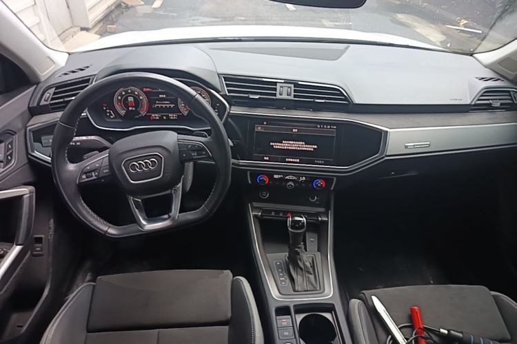 Used Audi Q3 2022 35 TFSI Fashion Dynamic Model Center Console