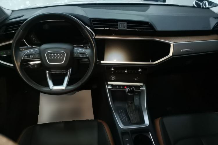 Used Audi Q3 2022 35 TFSI Fashionable and Elegant Model Center Console