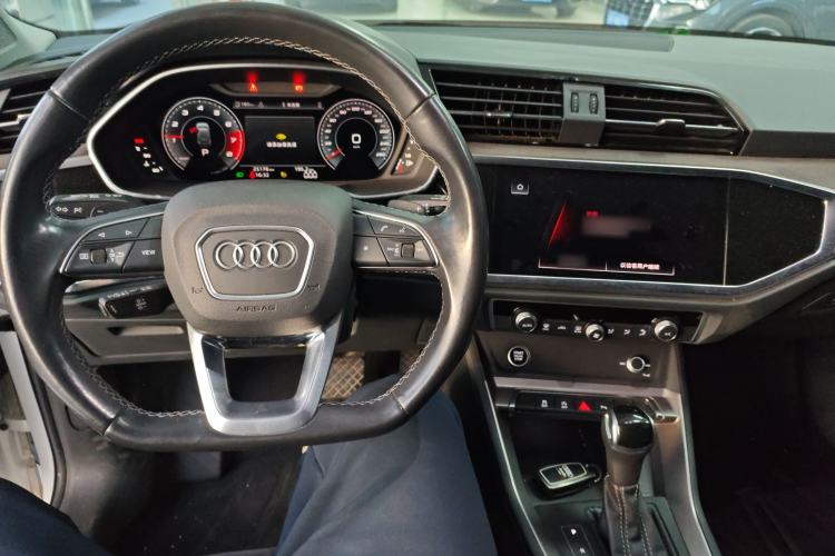 Used Audi Q3 2022 35 TFSI Fashion Dynamic Model Center Console