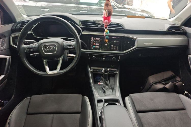 Used Audi Q3 2022 35 TFSI Progressive Dynamic Edition Center Console