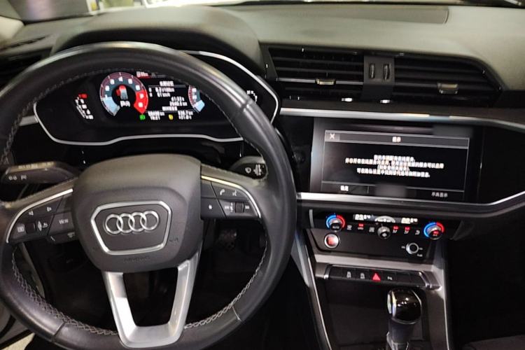 Used Audi Q3 2022 35 TFSI Progressive Dynamic Edition Center Console