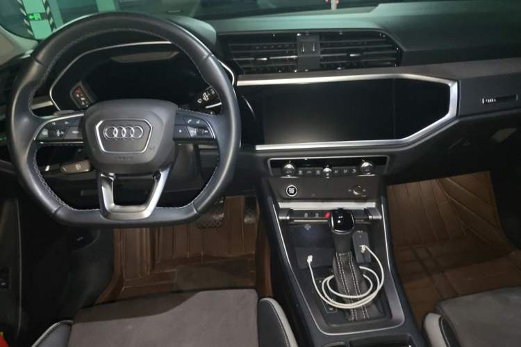 Used Audi Q3 2022 35 TFSI Fashion Dynamic Model Center Console