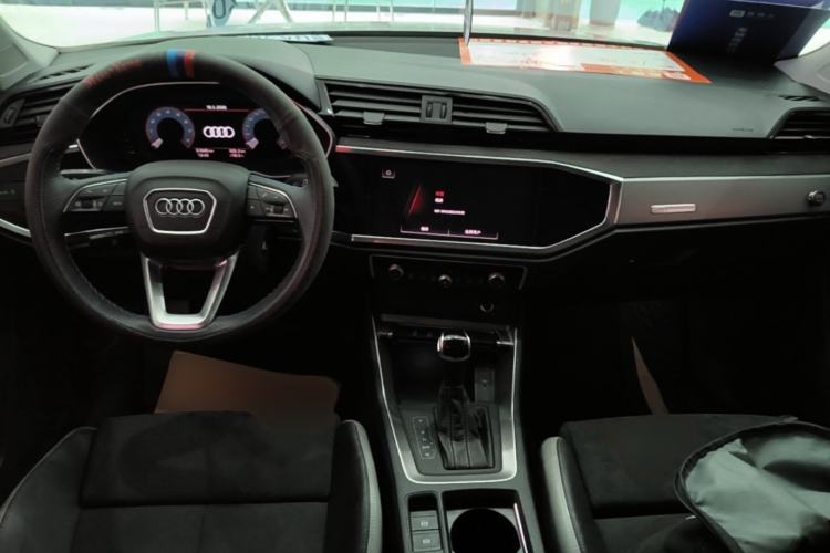 Used Audi Q3 2022 35 TFSI Progressive Dynamic Edition Center Console
