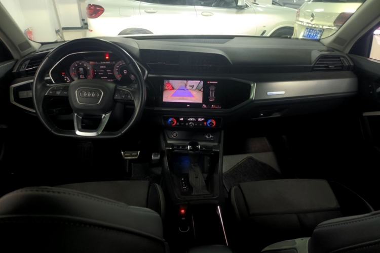 Used Audi Q3 2022 40 TFSI Fashion Dynamic Model Center Console