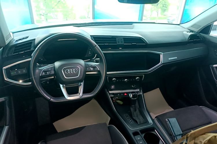 Used Audi Q3 2022 35 TFSI Fashion Dynamic Model Center Console