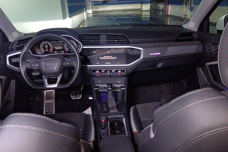 Used Audi Q3 2022 40 TFSI Fashion Dynamic Model Center Console