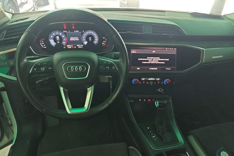 Used Audi Q3 2022 35 TFSI Progressive Dynamic Edition Center Console