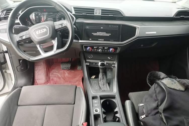 Used Audi Q3 2022 35 TFSI Fashion Dynamic Model Center Console
