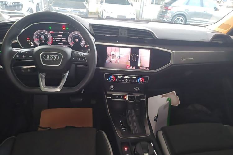 Used Audi Q3 2022 35 TFSI Fashion Dynamic Model Center Console