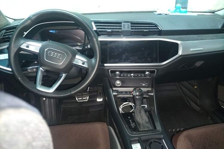 Used Audi Q3 2022 35 TFSI Progressive Dynamic Edition Center Console