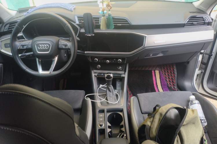 Used Audi Q3 2022 35 TFSI Progressive Dynamic Edition Center Console