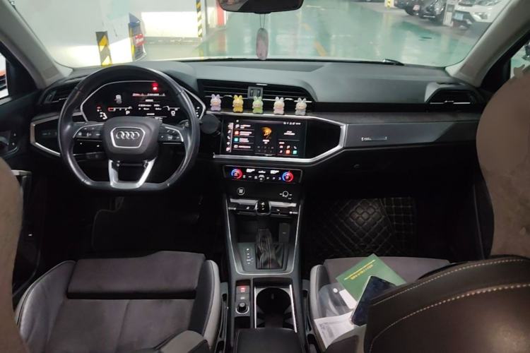 Used Audi Q3 2022 35 TFSI Fashion Dynamic Model Center Console