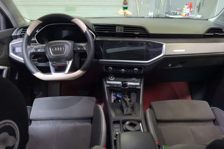 Used Audi Q3 2022 35 TFSI Fashion Dynamic Model Center Console