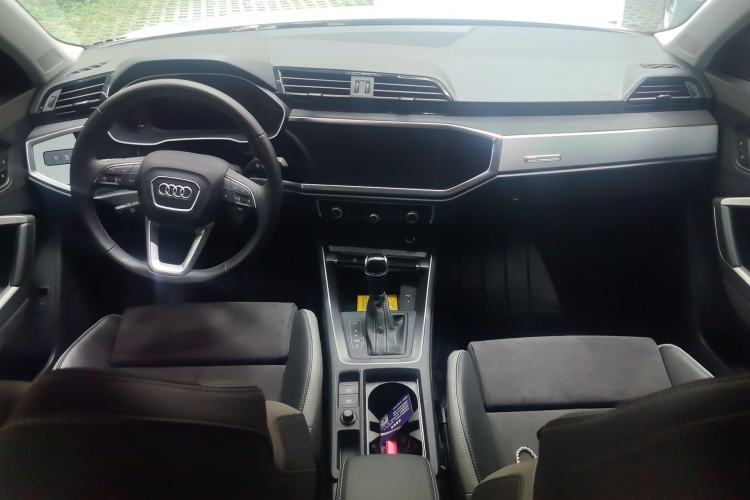 Used Audi Q3 2022 35 TFSI Progressive Dynamic Edition Center Console