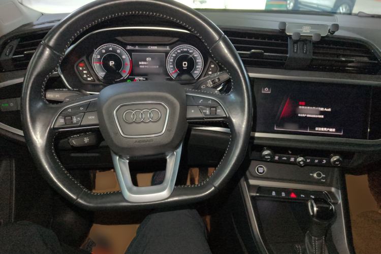 Used Audi Q3 2022 35 TFSI Fashion Dynamic Model Center Console