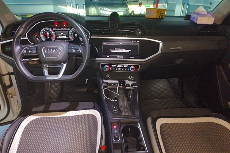 Used Audi Q3 2022 35 TFSI Fashion Dynamic Model Center Console