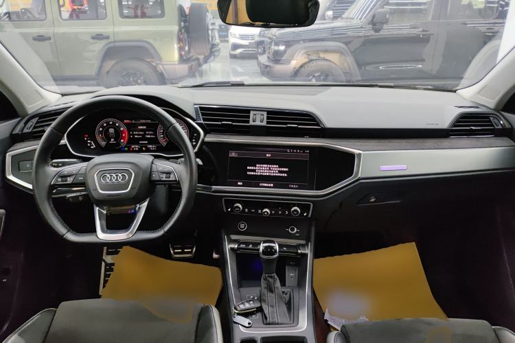 Used Audi Q3 2022 40 TFSI Fashion Dynamic Model Center Console