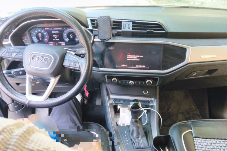 Used Audi Q3 2022 35 TFSI Progressive Dynamic Edition Center Console