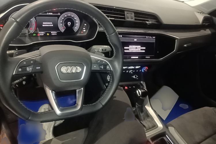 Used Audi Q3 2022 35 TFSI Fashion Dynamic Model Center Console