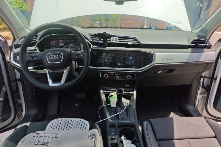 Used Audi Q3 2022 35 TFSI Progressive Dynamic Edition Center Console