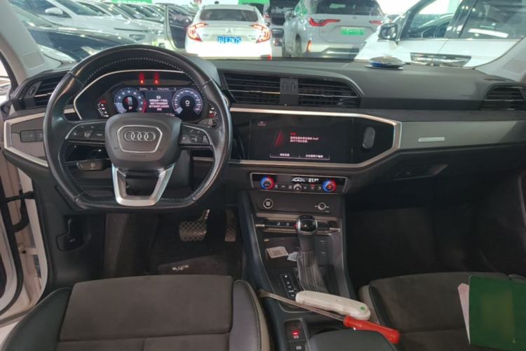 Used Audi Q3 2022 35 TFSI Fashion Dynamic Model Center Console