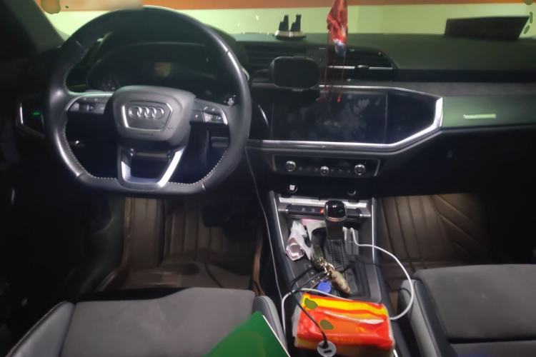 Used Audi Q3 2022 35 TFSI Fashion Dynamic Model Center Console
